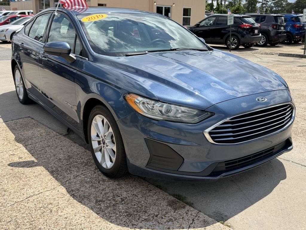 Used 2019 Ford Fusion SE FWD image 3