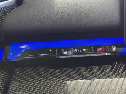 Used 2025 BMW M5 w/ Carbon Package image 22