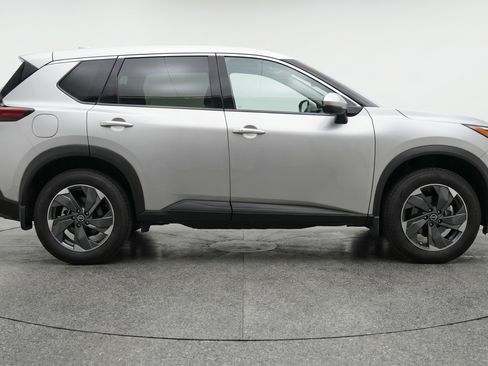 Used 2025 Nissan Rogue SV FWD image 11