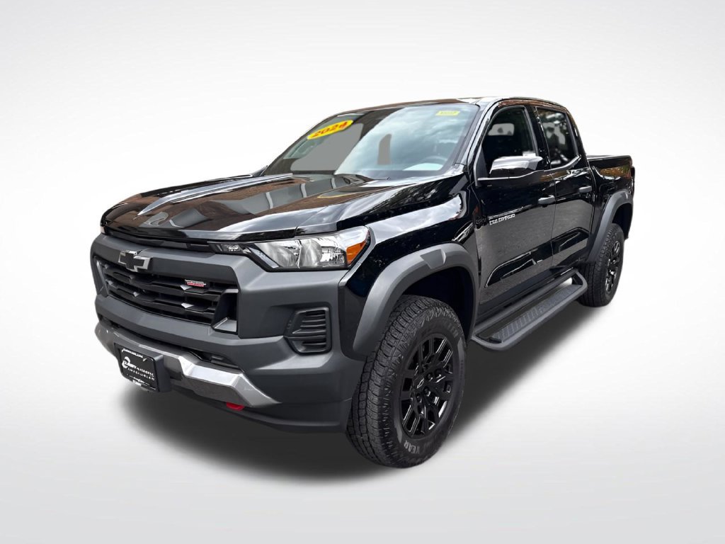 Used 2024 Chevrolet Colorado Trail Boss w/ Technology Package AWD/4WD image 3