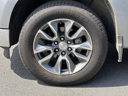 Used 2024 Chevrolet Silverado 1500 LT AWD/4WD image 7