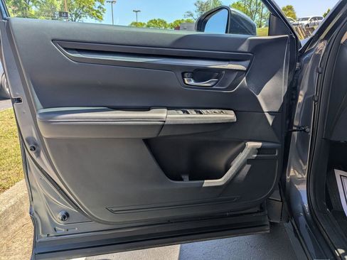 Used 2025 Honda CR-V LX image 11