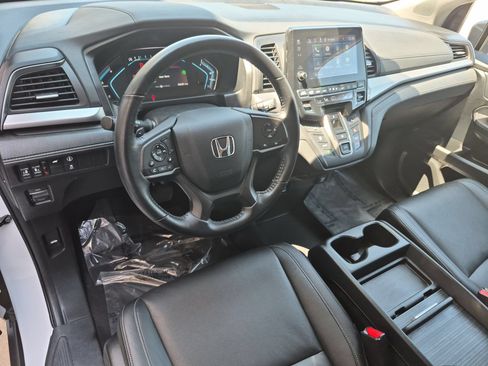 Certified 2024 Honda Odyssey EX-L image 10