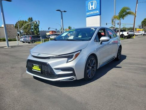 Used 2024 Toyota Corolla SE w/ SE Premium Package FWD image 2