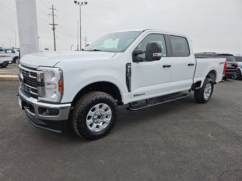 Used 2024 Ford F250 XLT w/ FX4 Off-Road Package image 2