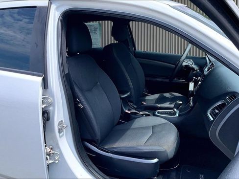 Used 2013 Dodge Avenger SE FWD image 8