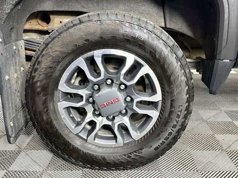 Used 2023 GMC Sierra 2500 AT4 image 31