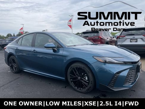 Used 2025 Toyota Camry SE image 1