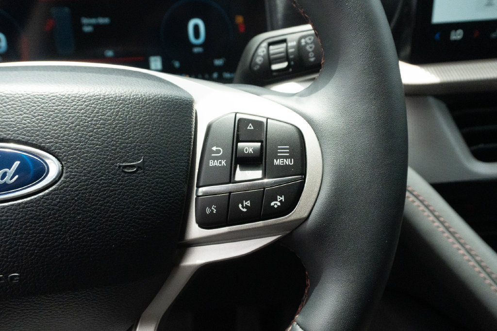 Used 2025 Ford Explorer Active RWD image 24