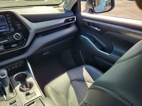 Certified 2020 Toyota Highlander Limited AWD/4WD image 18