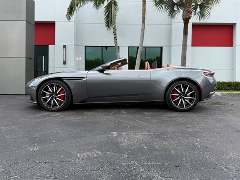Used 2020 Aston Martin DB11 Volante RWD image 14