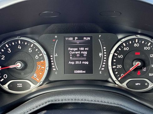 Certified 2023 Jeep Renegade Latitude AWD/4WD image 10