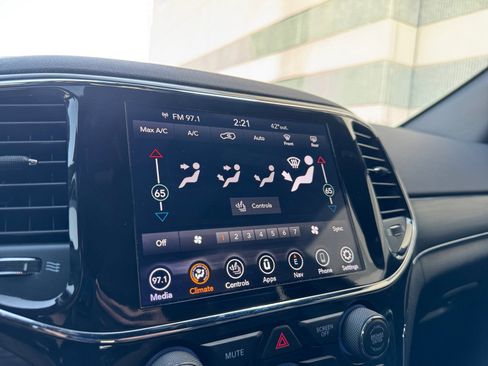 Used 2021 Jeep Grand Cherokee Limited w/ Premium Lighting Group image 26