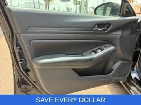 Used 2024 Nissan Altima 2.5 S FWD image 12