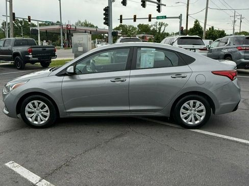 Used 2021 Hyundai Accent SE FWD image 9