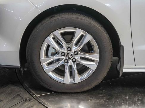 Used 2025 Toyota Sienna XLE w/ XLE Plus Package image 9