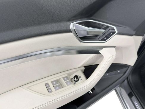 Used 2022 Audi e-tron Premium Plus image 28