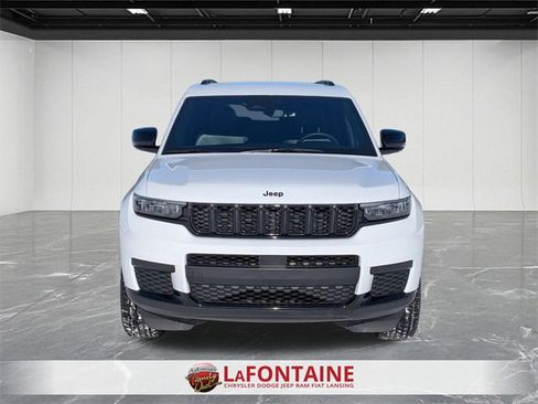 Certified 2024 Jeep Grand Cherokee L Laredo image 8