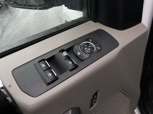 Used 2021 Ford F250 XLT w/ FX4 Off-Road Package image 12