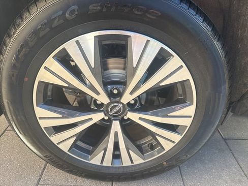 Used 2023 Nissan Rogue SV AWD/4WD image 9