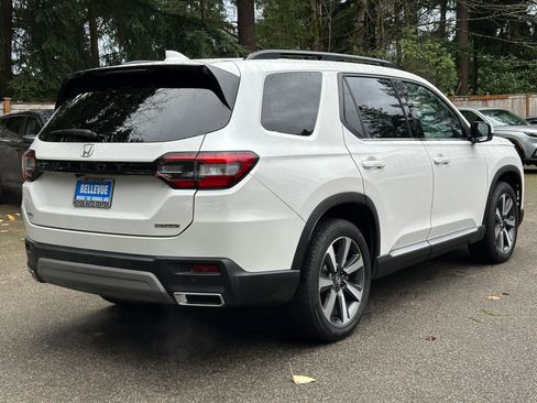 Used 2023 Honda Pilot Touring image 7