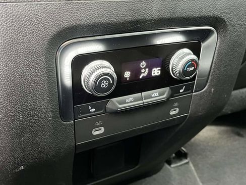 Used 2021 GMC Yukon Denali w/ Denali Premium Package image 21