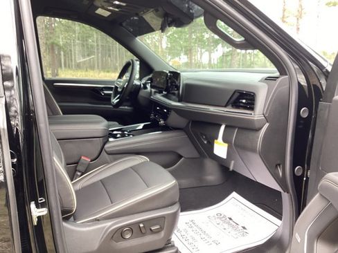 New 2025 Chevrolet Suburban Premier RWD image 23