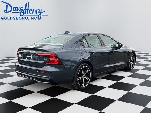 Used 2024 Volvo S60 B5 Core image 5