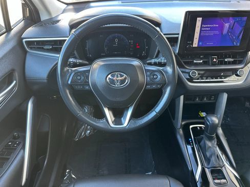 Used 2023 Toyota Corolla Cross XLE w/ Convenience Package image 16