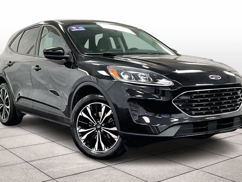 Used 2022 Ford Escape SE w/ SE Sport Appearance Package image 2