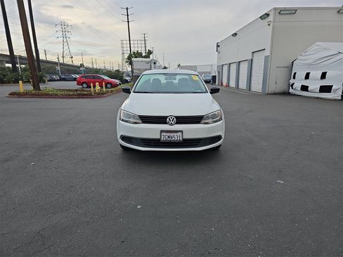 Used 2014 Volkswagen Jetta S image 2