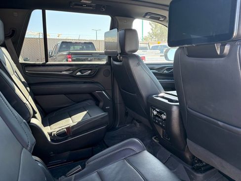 Used 2024 GMC Yukon Denali w/ Advanced Technology Package image 7