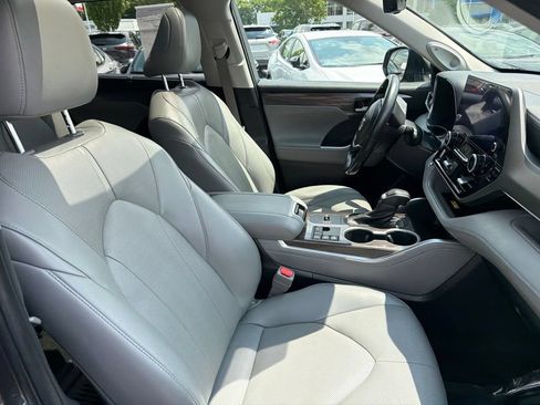 Used 2023 Toyota Highlander Limited AWD/4WD image 11