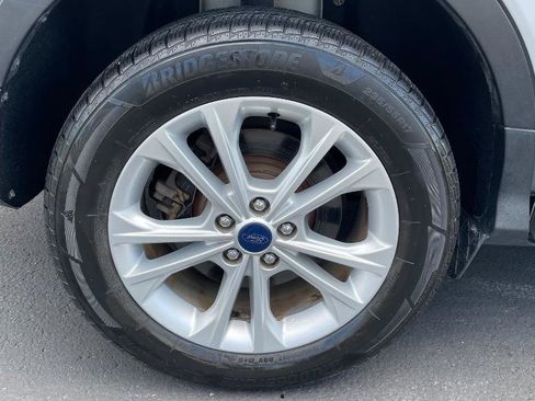 Used 2017 Ford Escape SE w/ Equipment Group 201A image 39