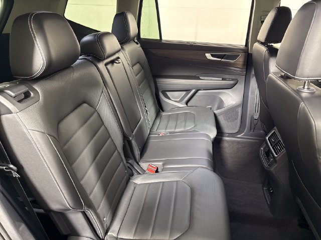 Used 2024 Volkswagen Atlas SEL AWD/4WD image 15