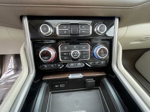 Used 2021 GMC Yukon Denali w/ Denali Premium Package image 15