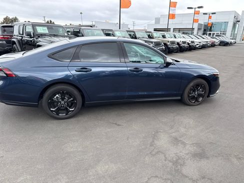 Used 2025 Honda Accord SE image 11