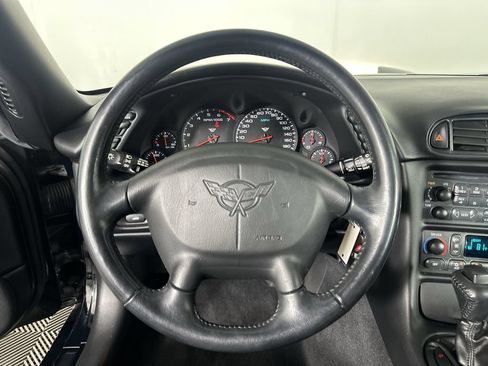 Used 2004 Chevrolet Corvette Coupe w/ Preferred Equipment Group RWD image 14