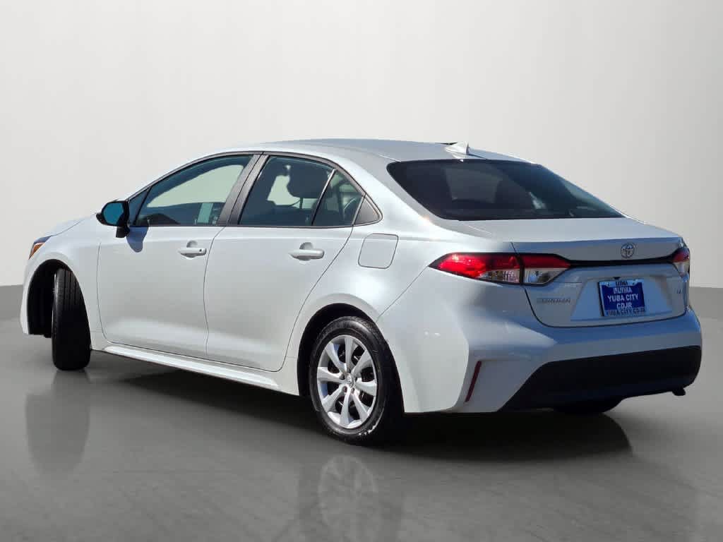 Used 2025 Toyota Corolla LE FWD image 4