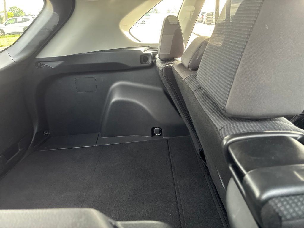 Used 2025 Toyota RAV4 LE AWD/4WD image 25