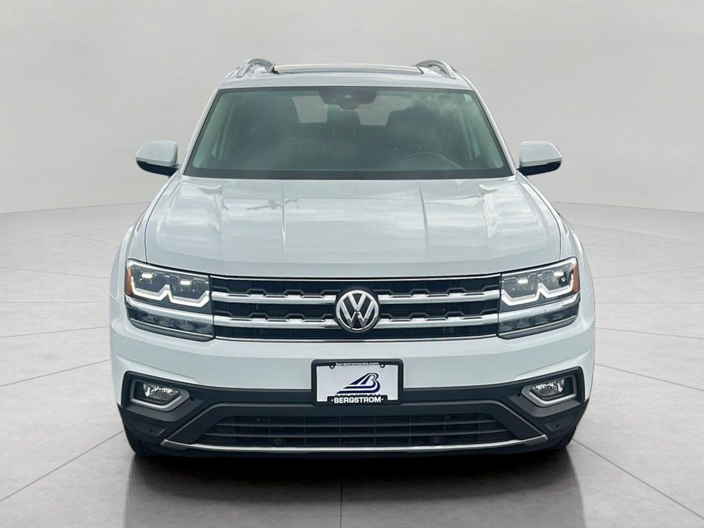 Used 2018 Volkswagen Atlas SEL AWD/4WD image 2