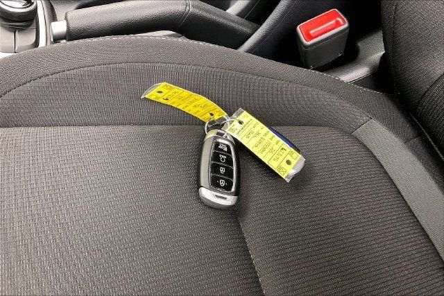 Used 2025 Hyundai Venue SEL FWD image 14