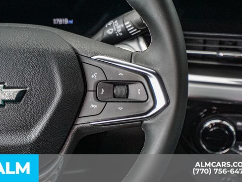 Used 2024 Chevrolet Trax LT w/ LT Convenience Package FWD image 32