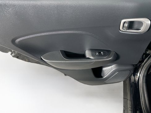 Used 2023 Hyundai Venue SEL image 24