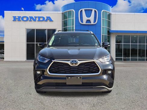 Used 2025 Toyota Highlander XLE AWD/4WD image 2