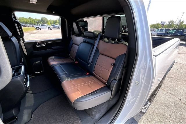 Used 2024 Chevrolet Silverado 2500 High Country w/ High Country Premium Package AWD/4WD image 23
