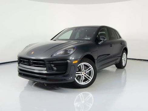 Certified 2025 Porsche Macan AWD/4WD image 1