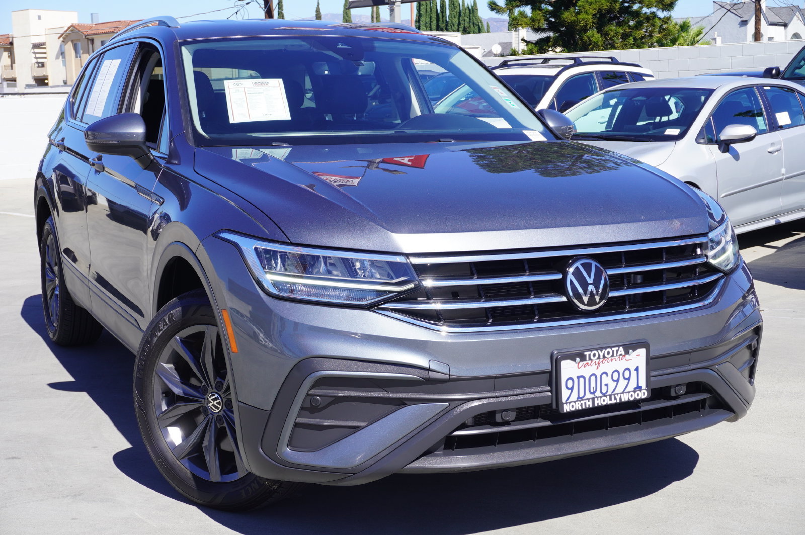 Used 2022 Volkswagen Tiguan SE FWD image 2