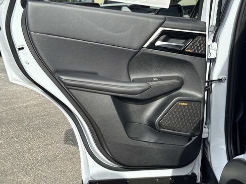New 2026 Mitsubishi Outlander SE FWD image 11