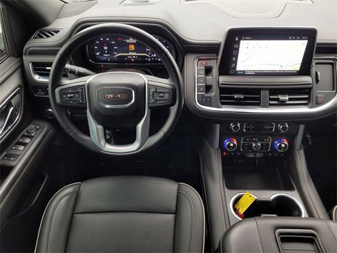 Used 2023 GMC Yukon XL SLT w/ SLT Premium Package image 10